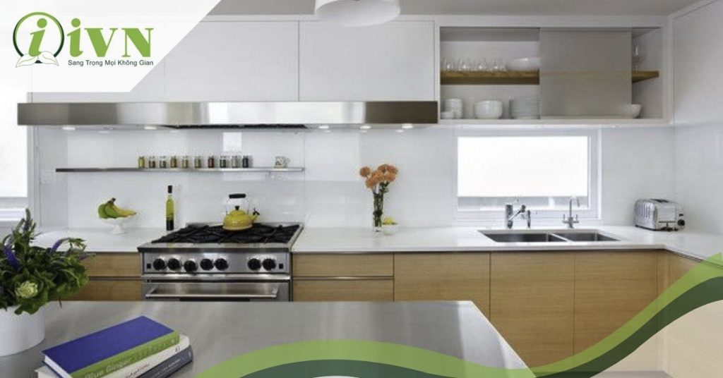 Kính ốp tường bếp – Xu hướng thiết kế bếp hiện đại, sang trọng
