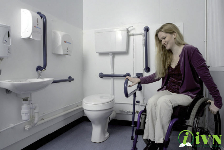 tay vịn hỗ trợ đi vệ sinh cho người khuyết tật (2)