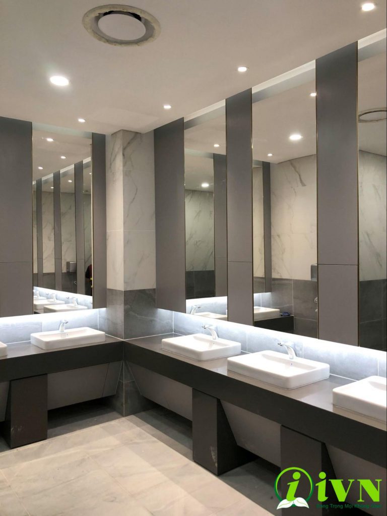 Vách ngăn vệ sinh Compact HPL do iVN sản xuất và lắp đặt tại Quảng Bình