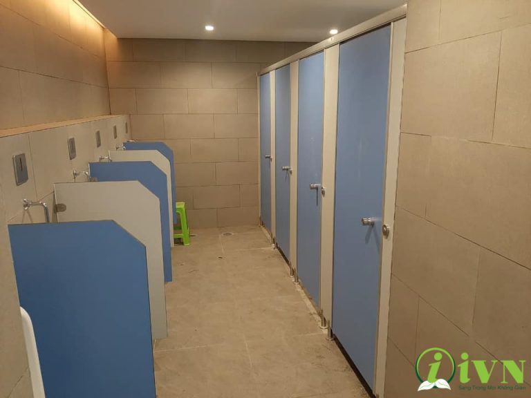 Vách ngăn vệ sinh Compact HPL do iVN sản xuất và lắp đặt tại Nghệ An