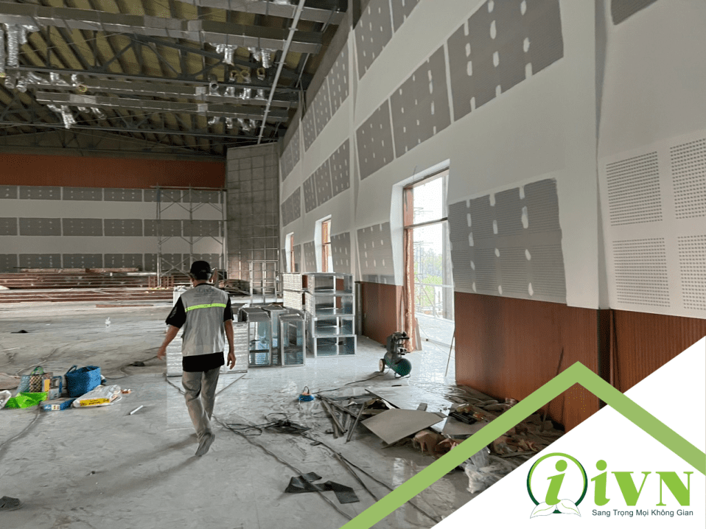 Thi công gỗ tiêu âm hội trường tại Hậu Giang