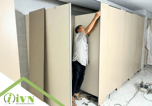 thi công vách ngăn nhà vệ sinh