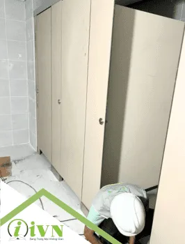 các loại vách ngăn vệ sinh