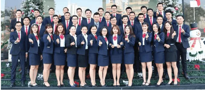 Đội ngũ nhân sự iVN — hơn 100 cán bộ, công nhân viên