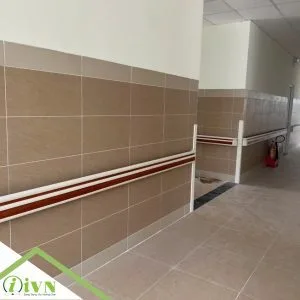 Công trình Dự án Tay vịn - Thanh chống va đập hành lang bệnh viện sản nhi Bắc Ninh tại iVN năm 2025 - thi công bởi iVN