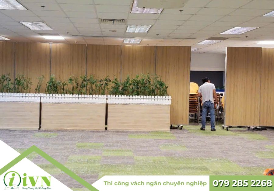vách ngăn di động có bánh xe toà nhà intel khu công nghệ cao