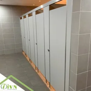 Công trình Dự án vách ngăn vệ sinh công trình nhà máy sản xuất dây điện ô tô tại iVN năm 2025 - thi công bởi iVN