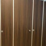 Vách ngăn vệ sinh Hòa Bình uy tín – Thi công trọn gói Compact HPL