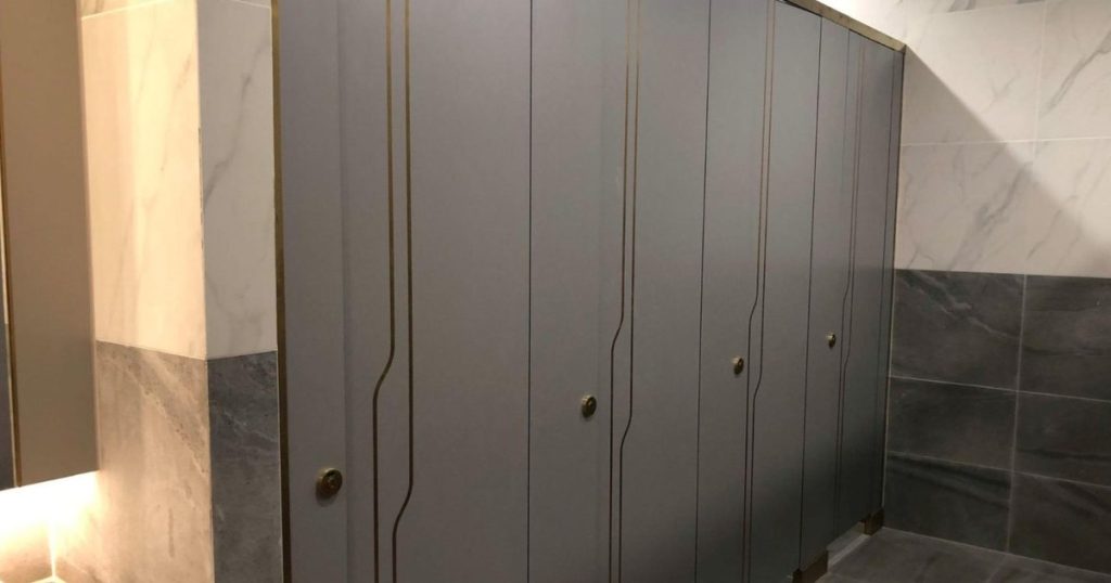 Vách ngăn vệ sinh TP HCM uy tín – Thi công trọn gói Compact HPL