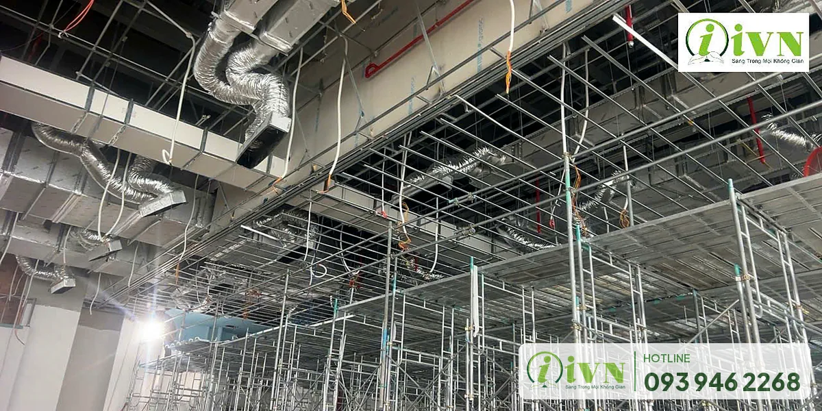 Hệ khung trần phía trên ballroom TT5