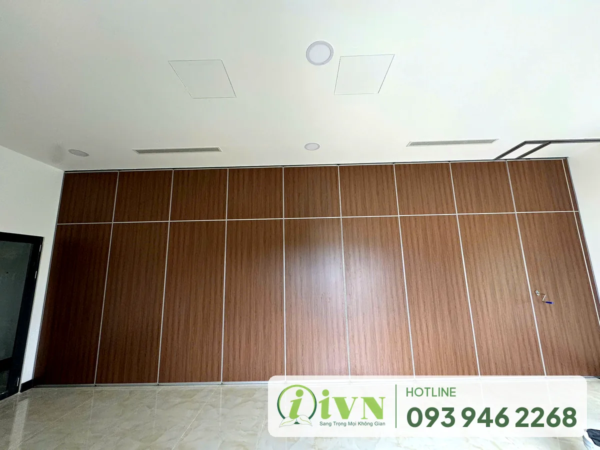 Vách ngăn di động vân gỗ đóng kín tại nhà máy ATaD, Đồng Nai