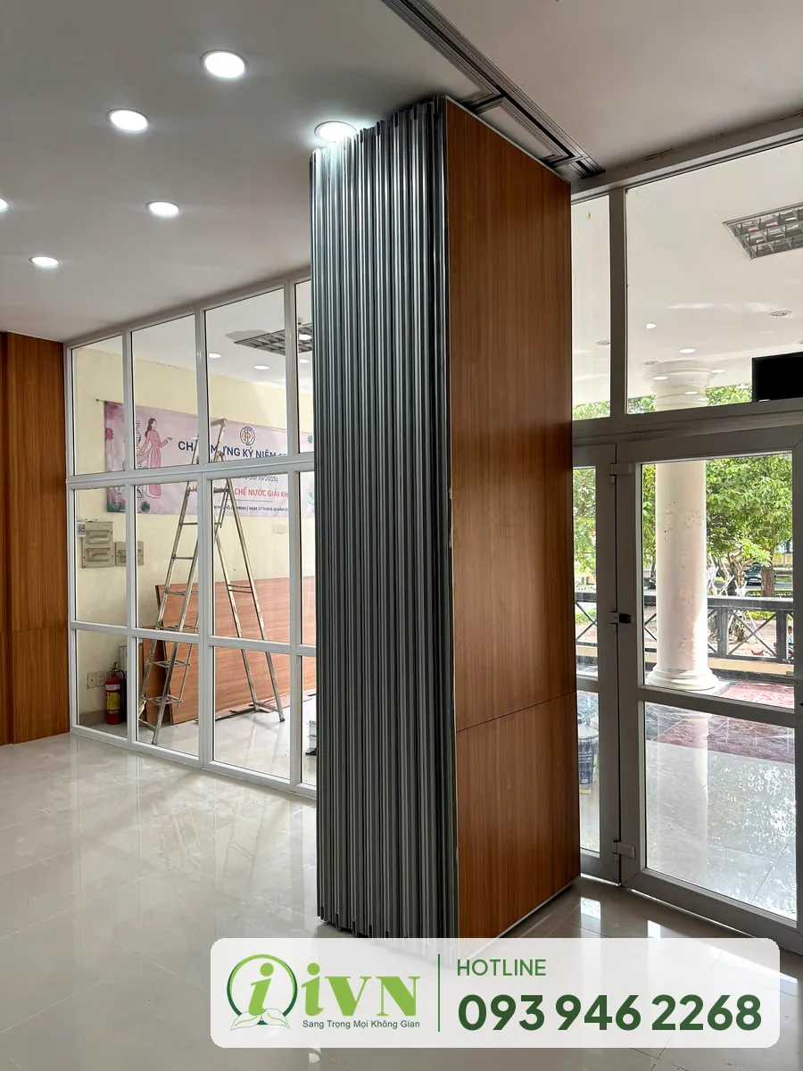 Cạnh tấm vách ngăn di động khi xếp chồng