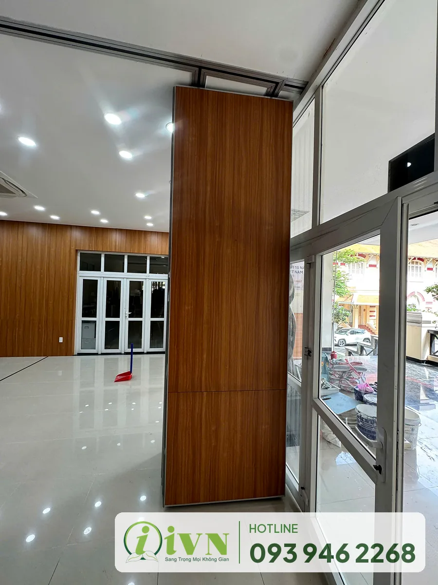 Vách ngăn di động xếp gọn vào góc phòng tại Viện Pasteur