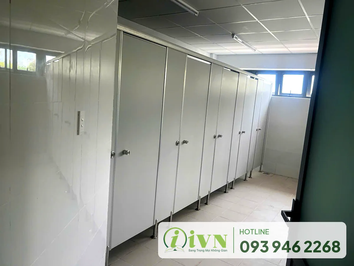Vách ngăn vệ sinh tại Trường Đại học Công nghệ Sài Gòn, Quận 8
