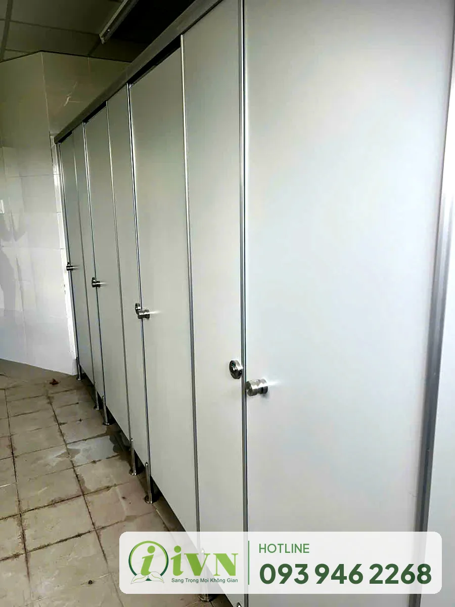 Cửa buồng vệ sinh và tay nắm, Đại học Công nghệ Sài Gòn