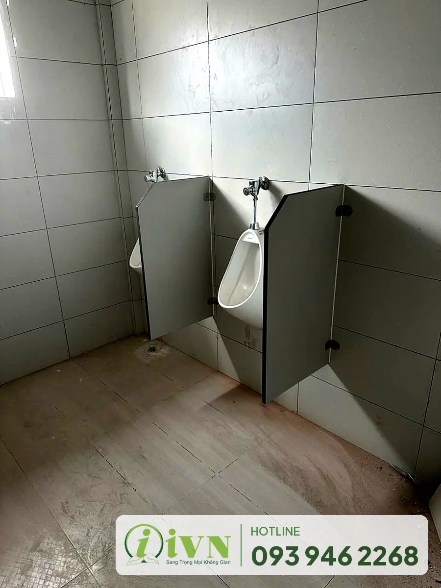 Vách ngăn tiểu nam tại nhà máy TECO
