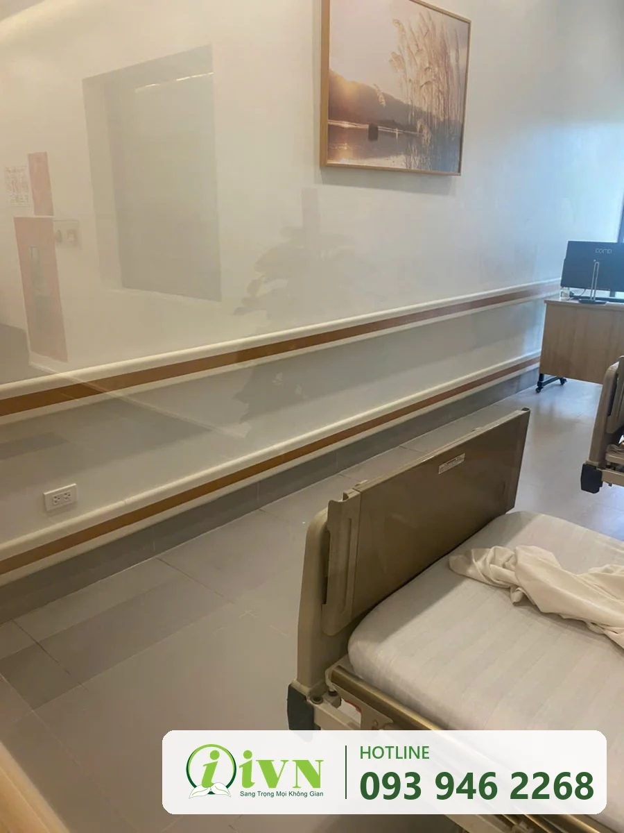Thanh chống va đập gắn tường phía sau giường bệnh, Bệnh viện Ung bướu Hà Nội